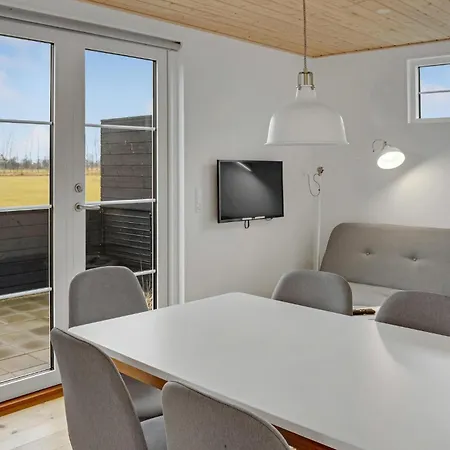 2 Bedroom In Vaeggerlose Apartmán Bøtø By